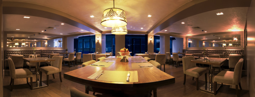 Una habitación de un restaurant elegante